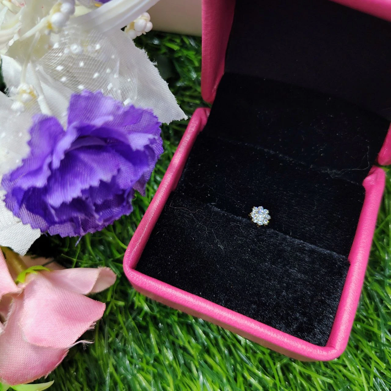 9-Stone Floral Nose Pin (With gift box)
