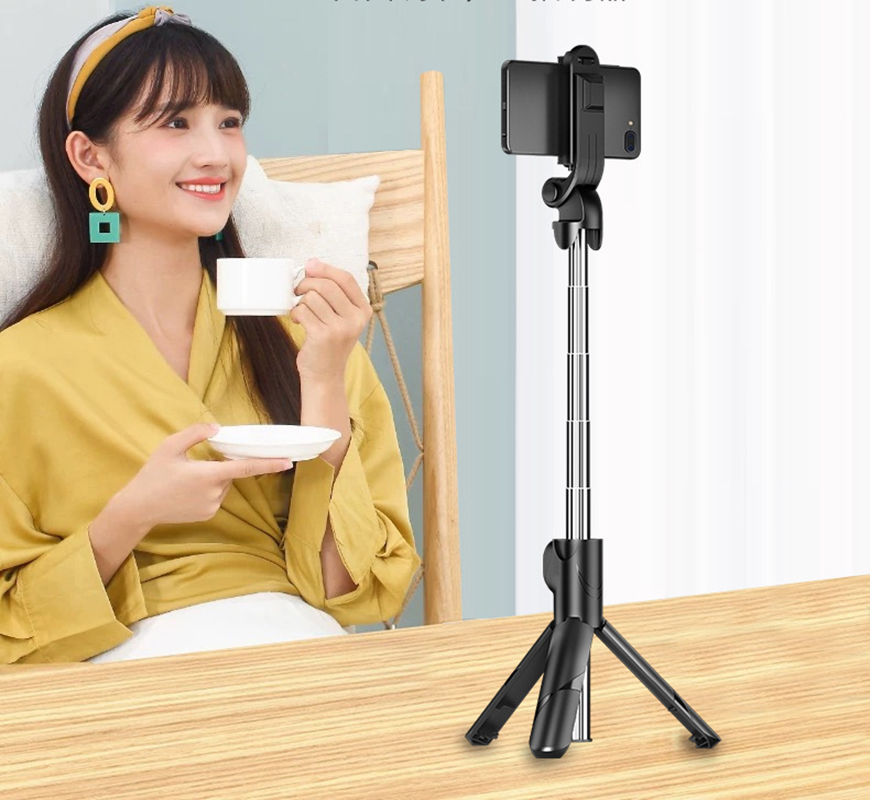 Q07 Foldable Mini Tripod & Selfi Stick with LED Light Bluetooth Remote Shutter