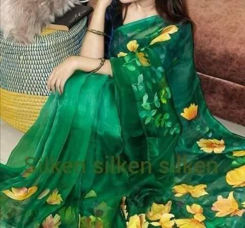 হাফসিল্ক শাড়ীতে হ্যান্ডপ্রিন্ট তুলির কাজ করা