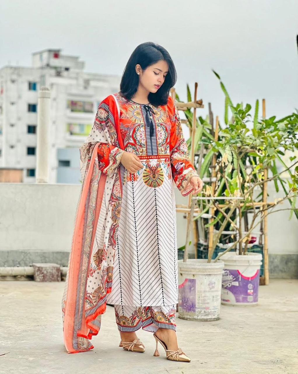নিউ ডিমান্ডিং থ্রী-পিস কালেকশন।