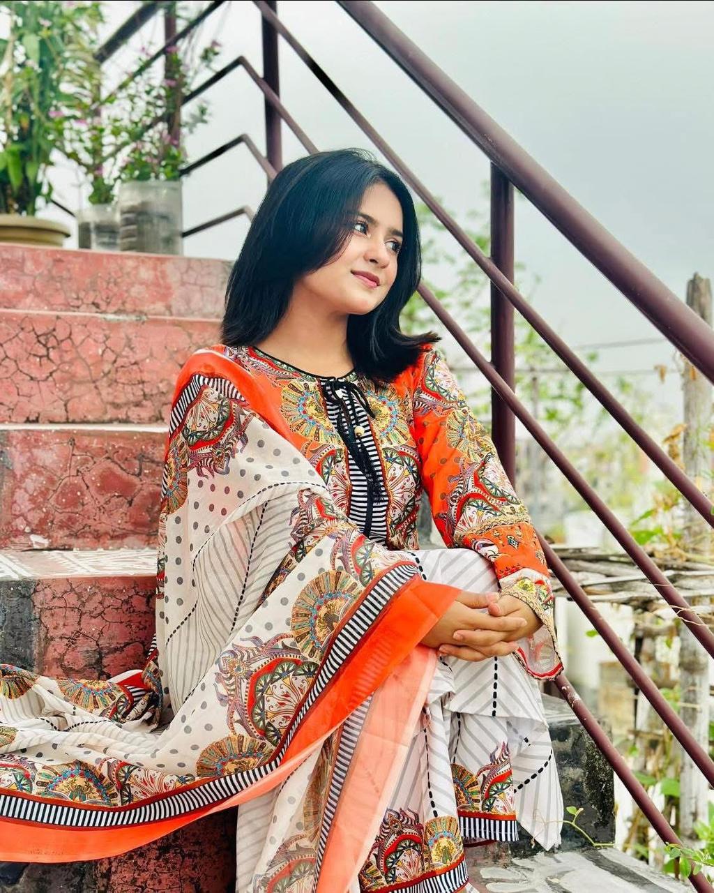 নিউ ডিমান্ডিং থ্রী-পিস কালেকশন।