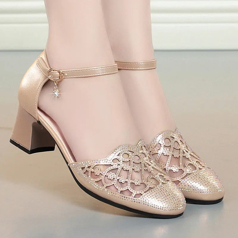 fashionable women’s shoes