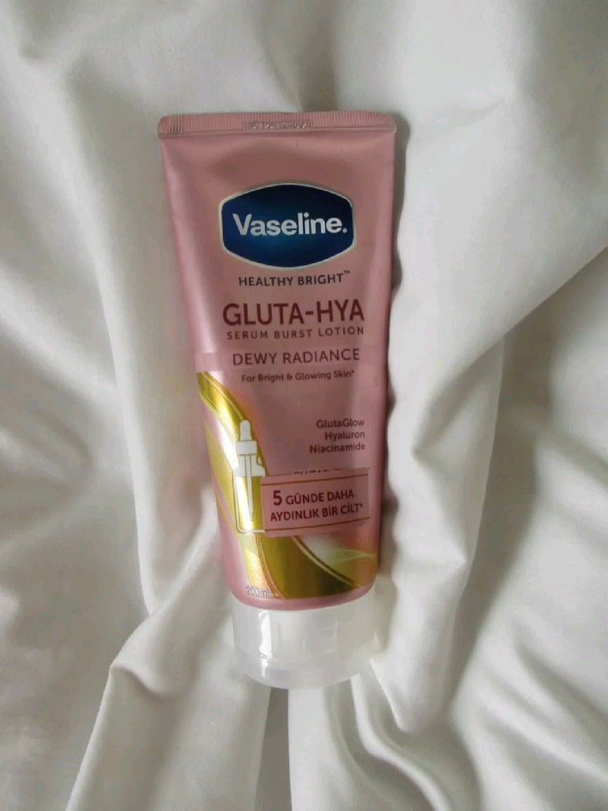 Gluta Hya vaseline lotion