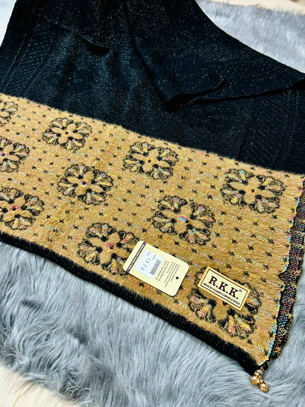 অরিজিনাল ইন্ডিয়ান কাশ্মীরি উলের শাল ?