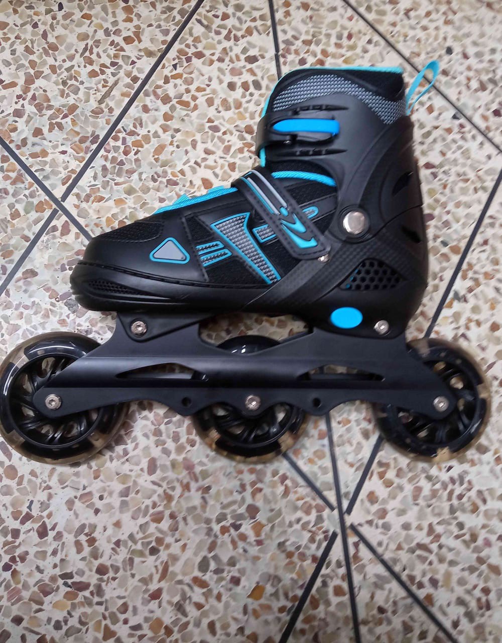 Skating Shoe 100mm 3 Wheel