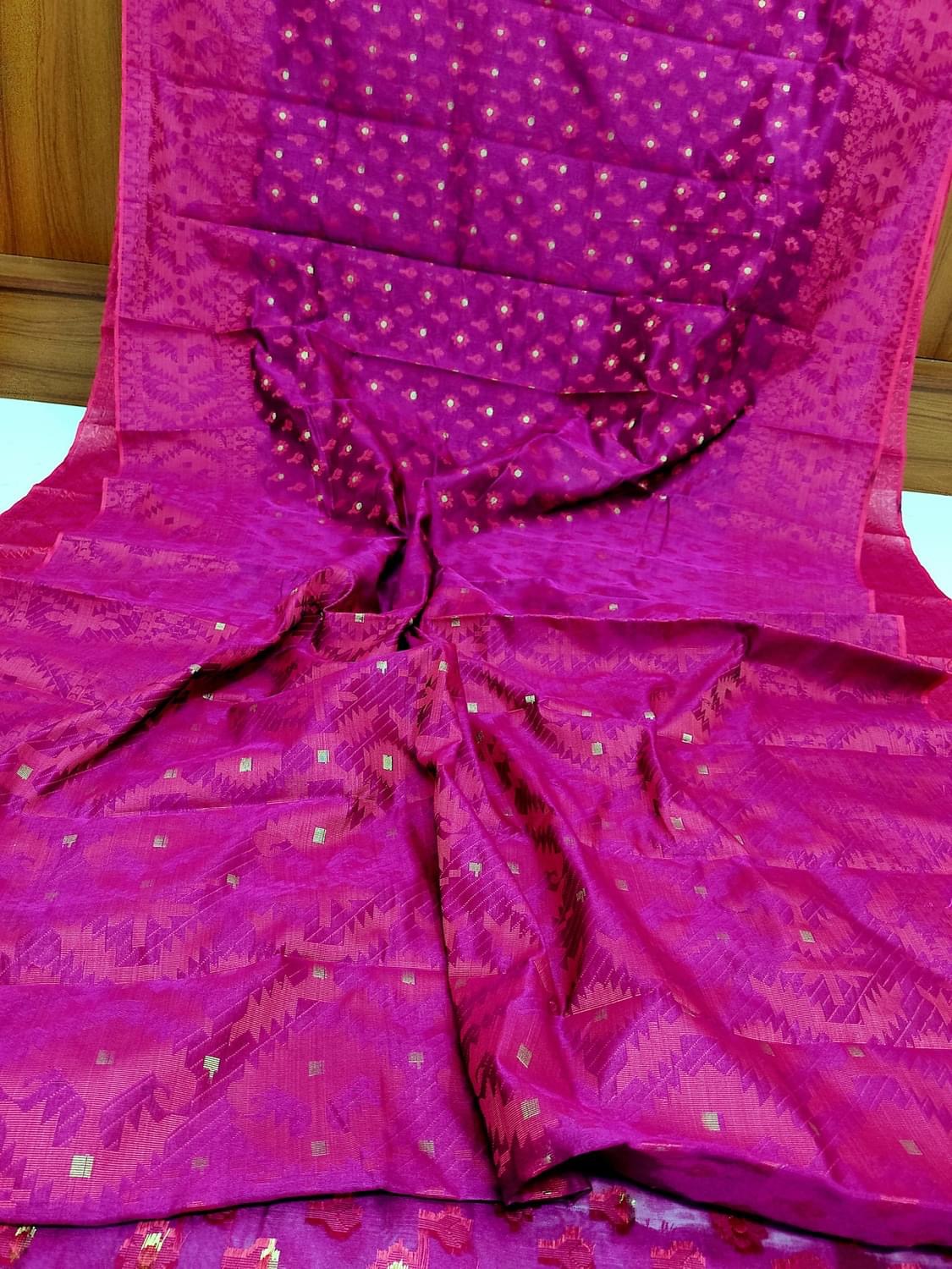 নাকফুল জামদানী শাড়ি
