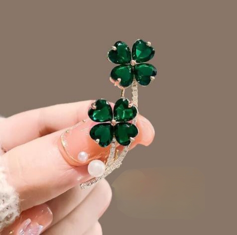 Brooch hijab safety pin