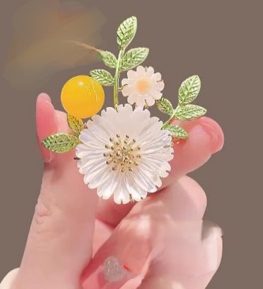Brooch hijab safety pin