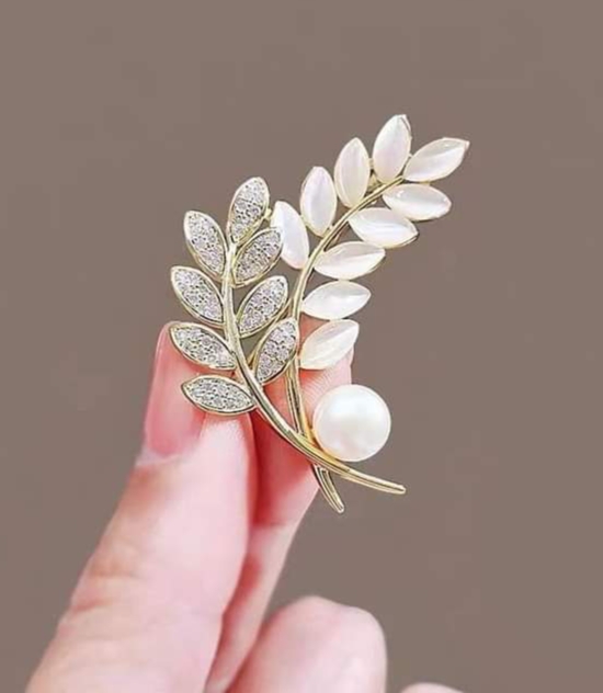 Brooch hijab safety pin