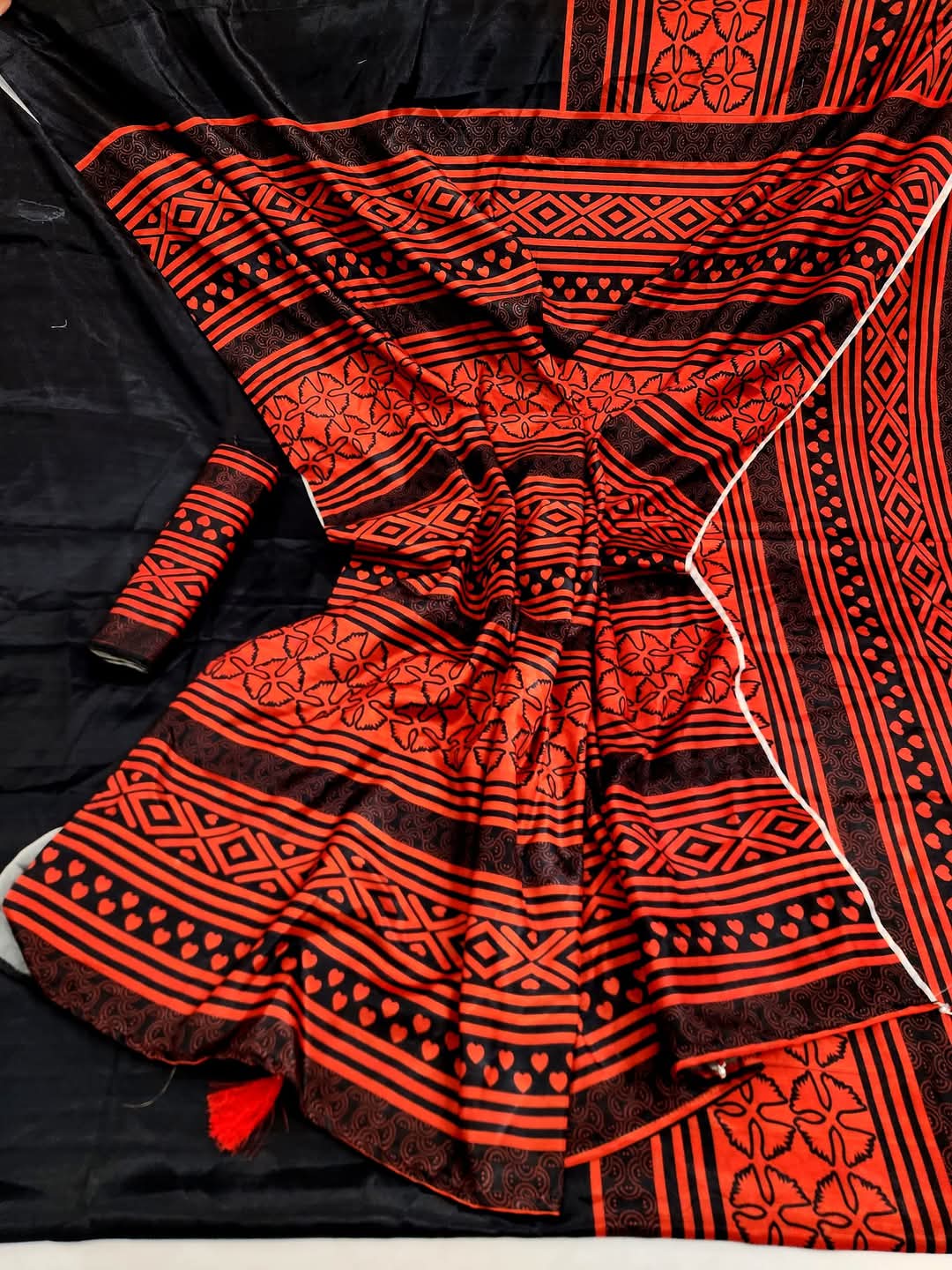 Fashionable and Comfortable Premium Silk Batik Saree for Women With Blouse Piece 7
