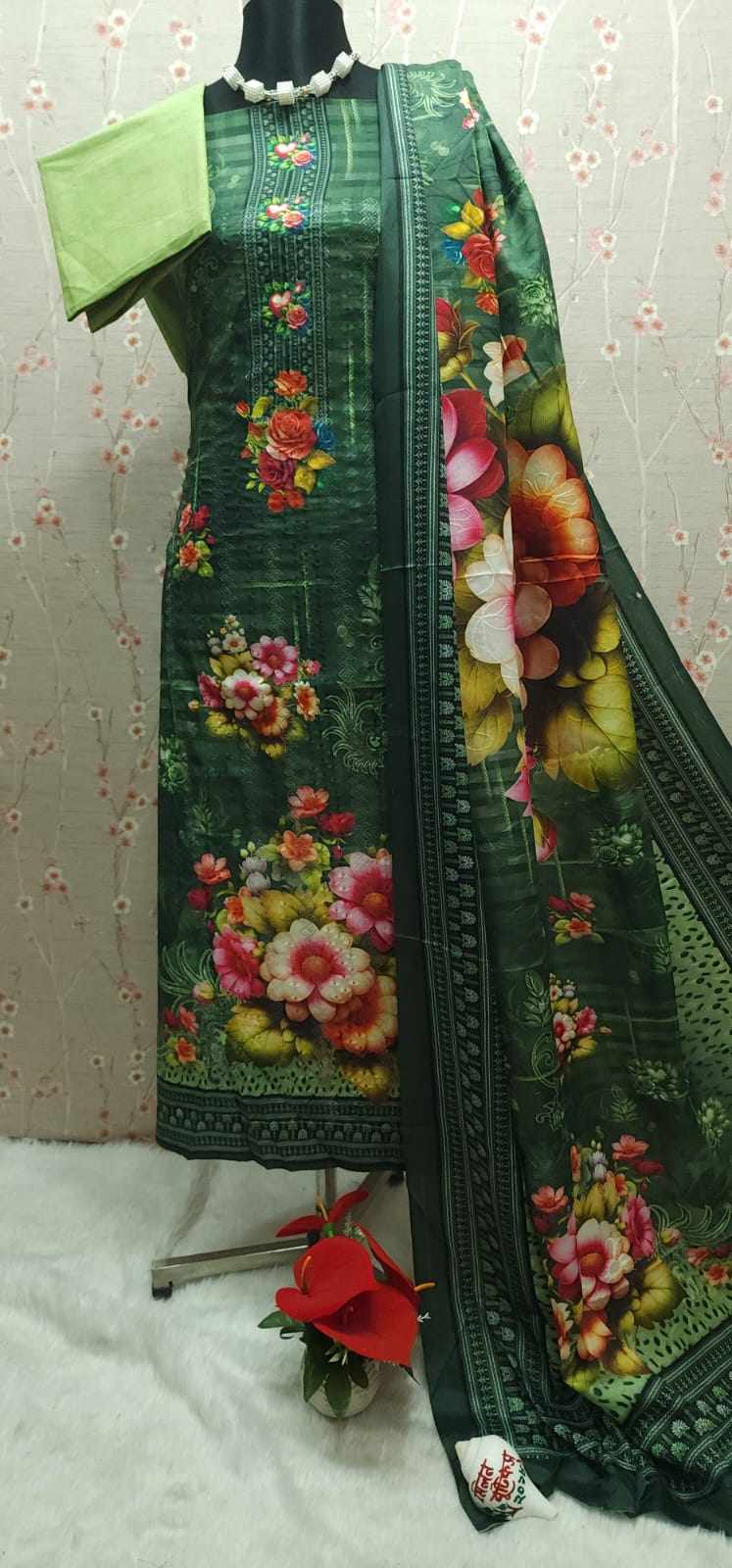 ইন্ডিয়ান থ্রিডি পিন্ড সিল্ক থ্রি পিস
