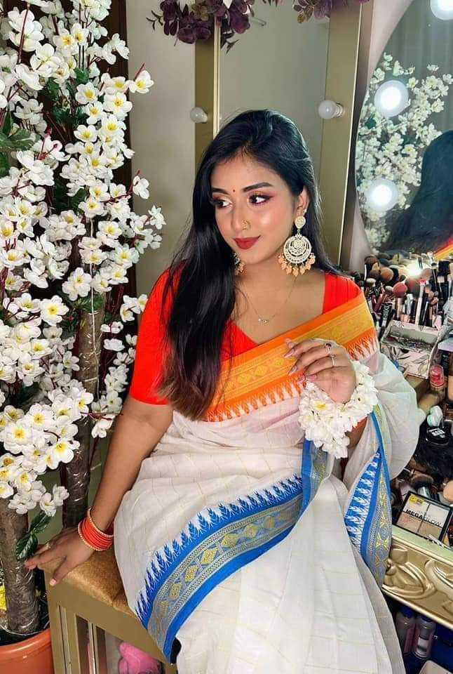 উৎসবের আনন্দে শাড়ির জাদু যা প্রতিটি মুহূর্তকে করে তোলে স্মরণীয়,