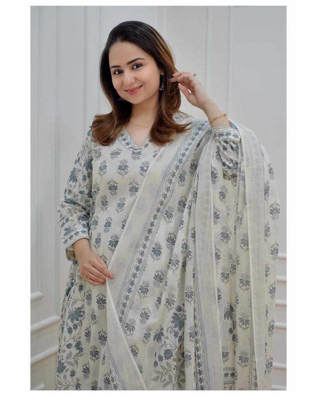 নিউ কারচুপি থ্রি পিস গলায় কাজ করা