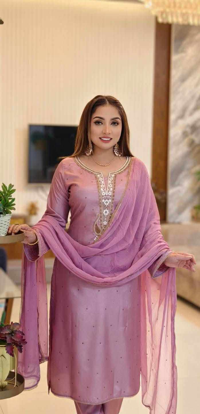 নিউ কালেকশন থ্রি পিস ?