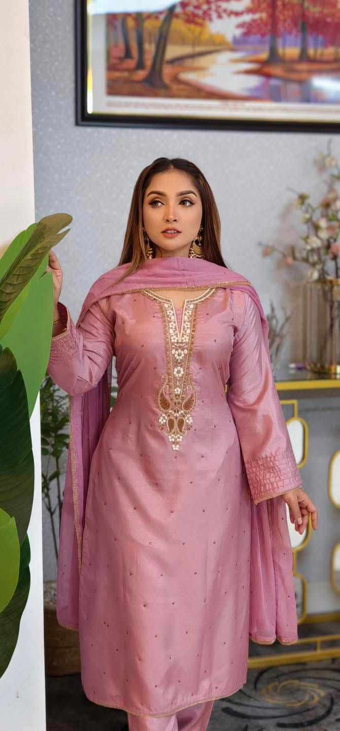 নিউ কালেকশন থ্রি পিস ?