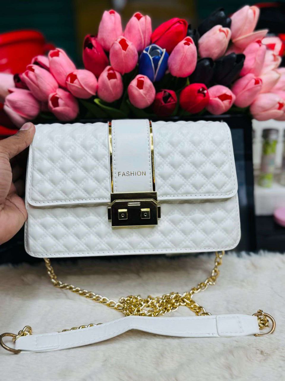 Elegant women shoulder bag