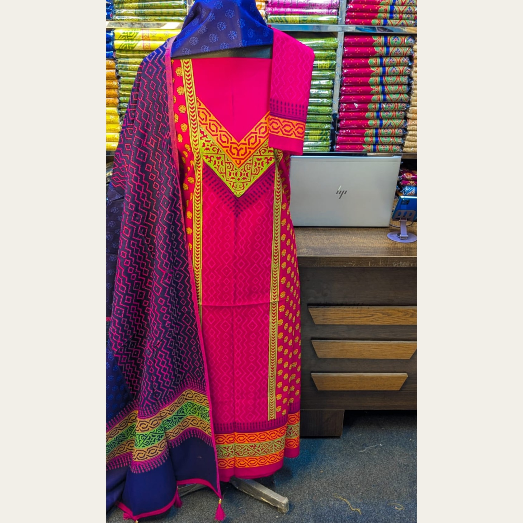 *স্টাইলিশ থ্রিপিছ সেট code: onrk