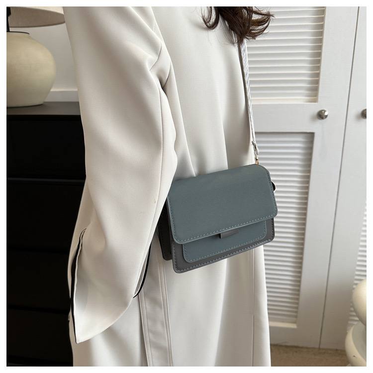 Trendy Fashionable Party Bag Code- DG18