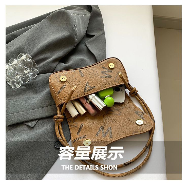 Trendy Fashionable Premium Quality Party Bag Code- Rm94