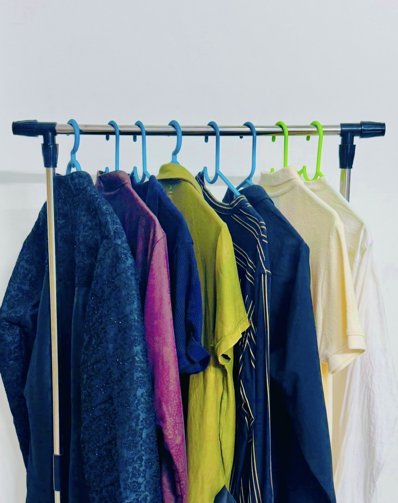 single pole clothes hanger stand