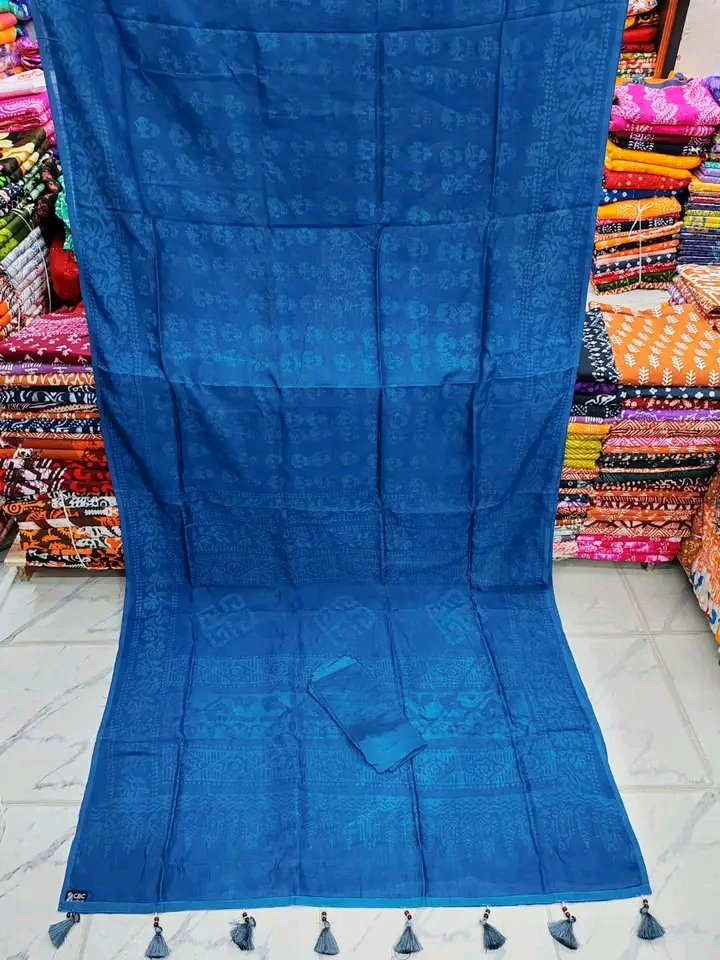 বাটিক সিল্ক শাড়ি