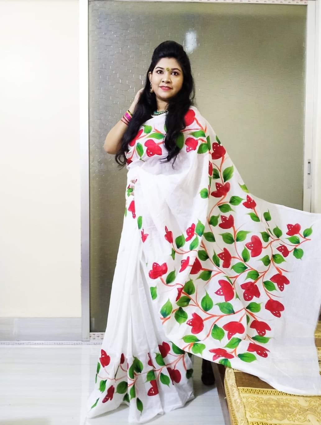 হাফসিল্ক শাড়ীতে হ্যান্ডপ্রিন্ট তুলির কাজ করা