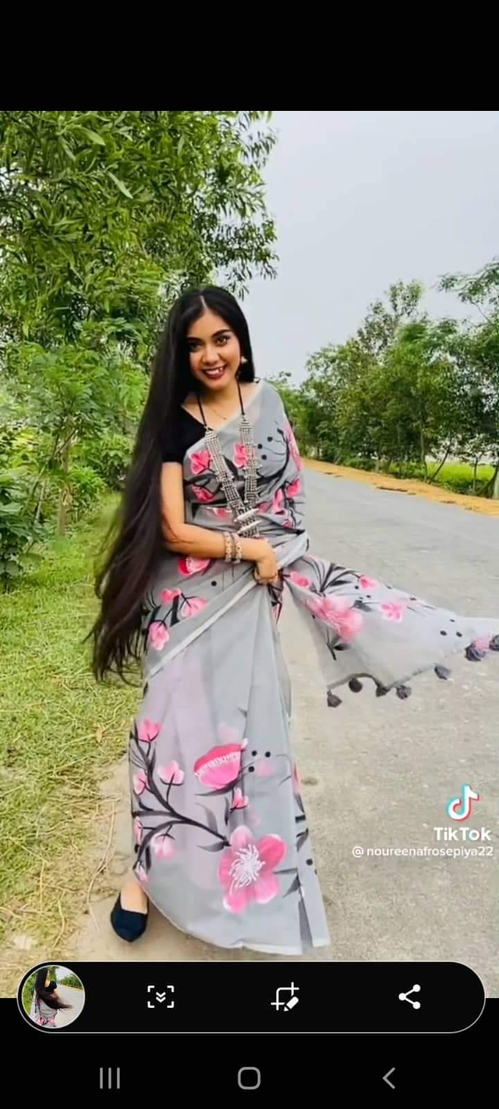 হাফসিল্ক শাড়ীতে হ্যান্ডপ্রিন্ট তুলির কাজ করা
