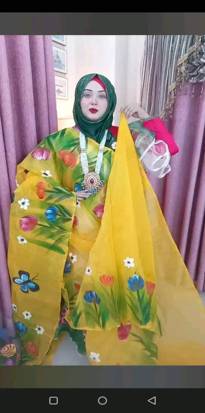 হাফসিল্ক শাড়ীতে হ্যান্ডপ্রিন্ট তুলির কাজ করা