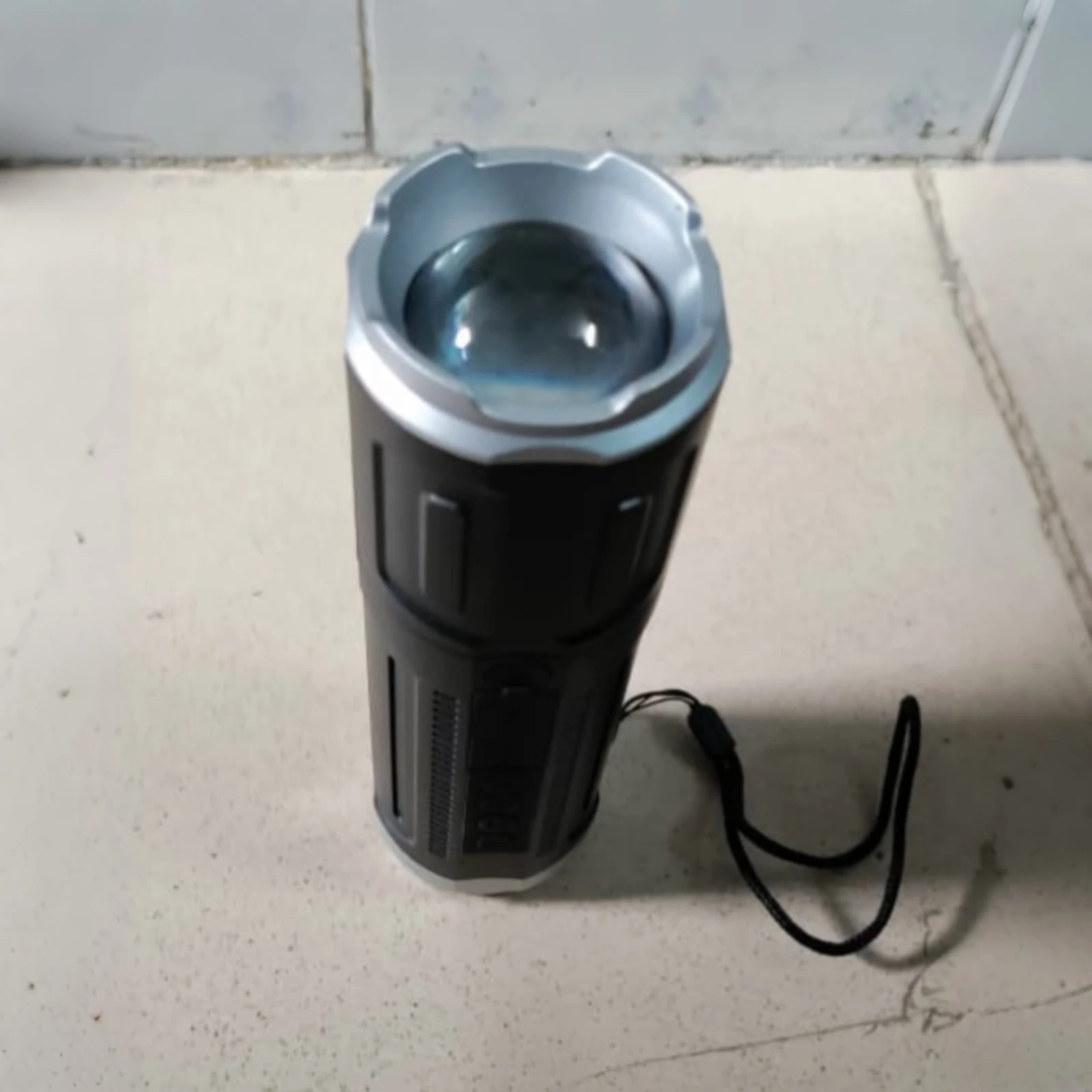 Portable Bluetooth Speaker With Zoomable Flashlight - 4 Dimming Modes FM Radio Long Lasting Life