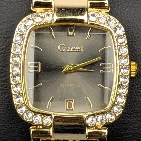 Luxury Golden Stone Studded Ladies Quartz Watch – Stylish & Elegant Design (Black Dial)