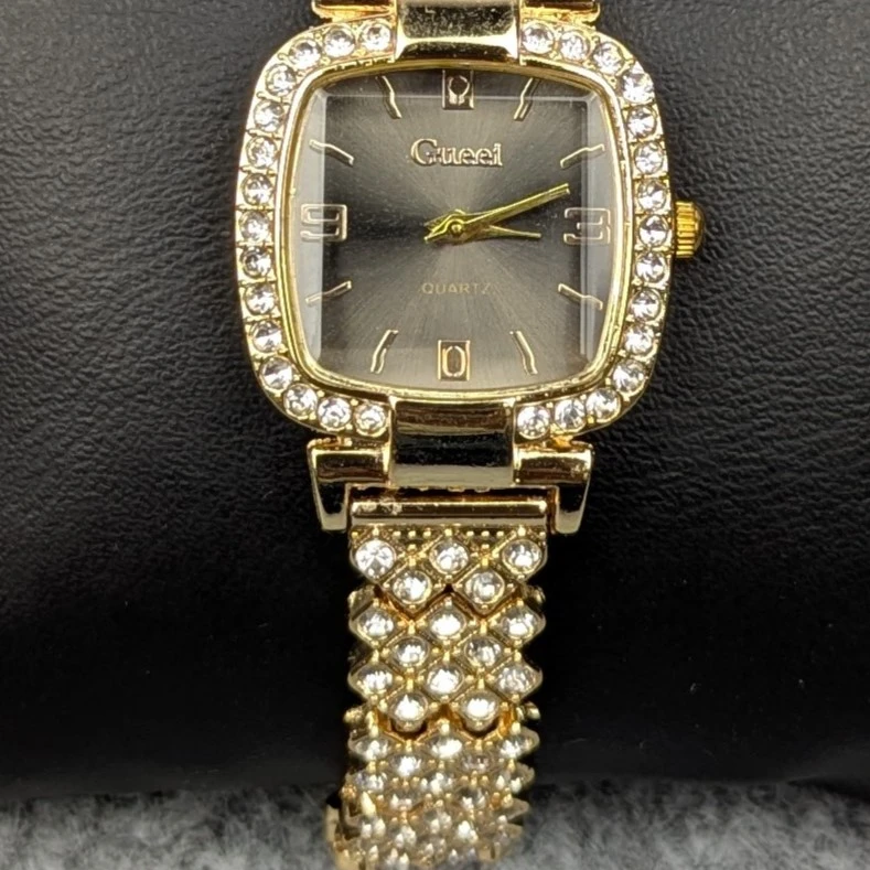 Luxury Golden Stone Studded Ladies Quartz Watch – Stylish & Elegant Design (Black Dial)