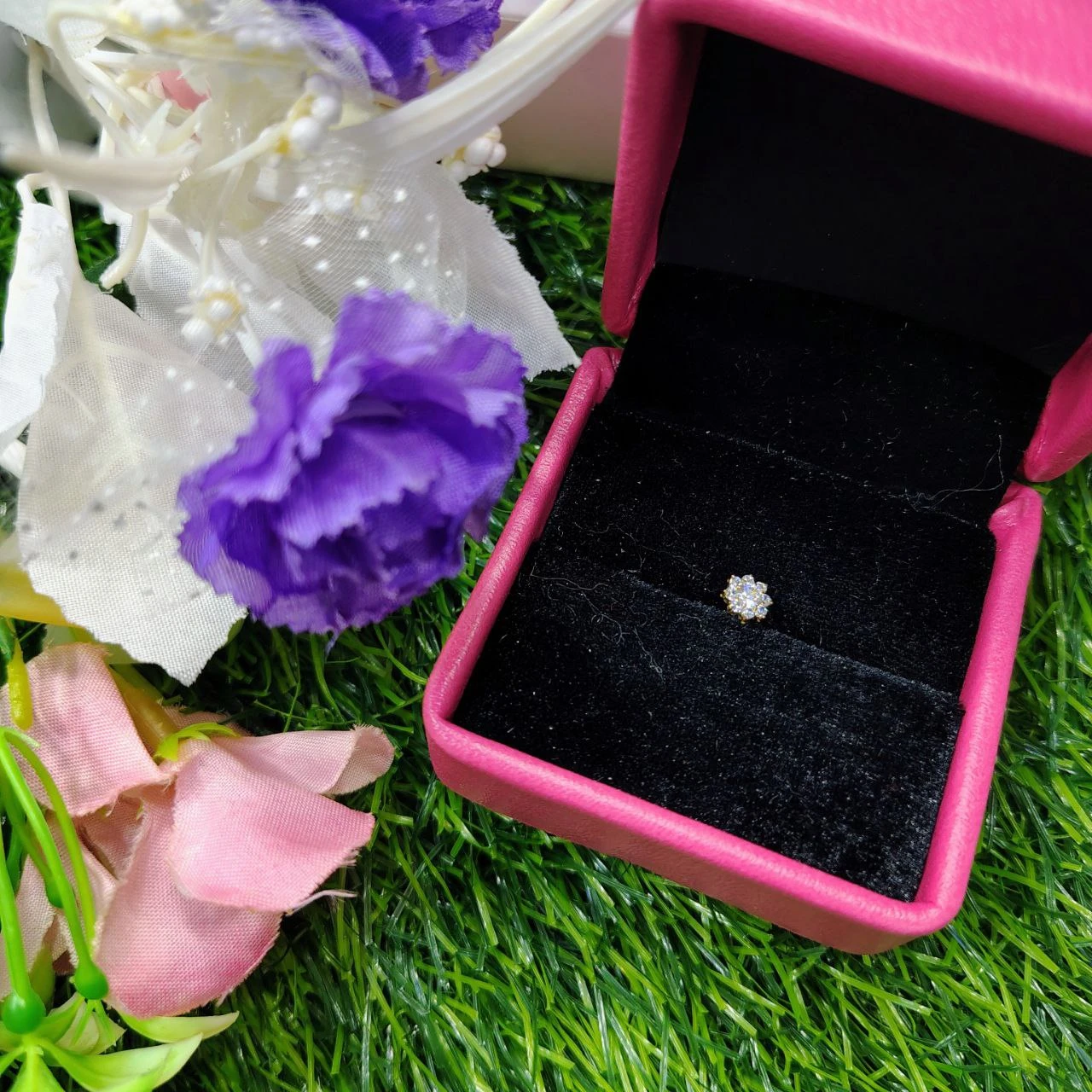 9-Stone Floral Nose Pin (With gift box)