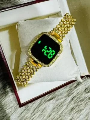 New Trend Fashion Steel Chain Diamond Women Watch Full Diamond Touch Screen LED Water Diamond Bracelet Watch (Golden)