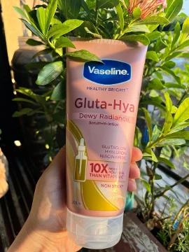 Vaseline Gluta-Hya Dewy Radiance 200ml Serum-In-Lotion, Boosted With GlutaGlow | India