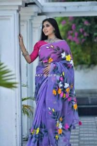 হাফসিল্ক শাড়ীতে হ্যান্ডপ্রিন্ট তুলির কাজ করা