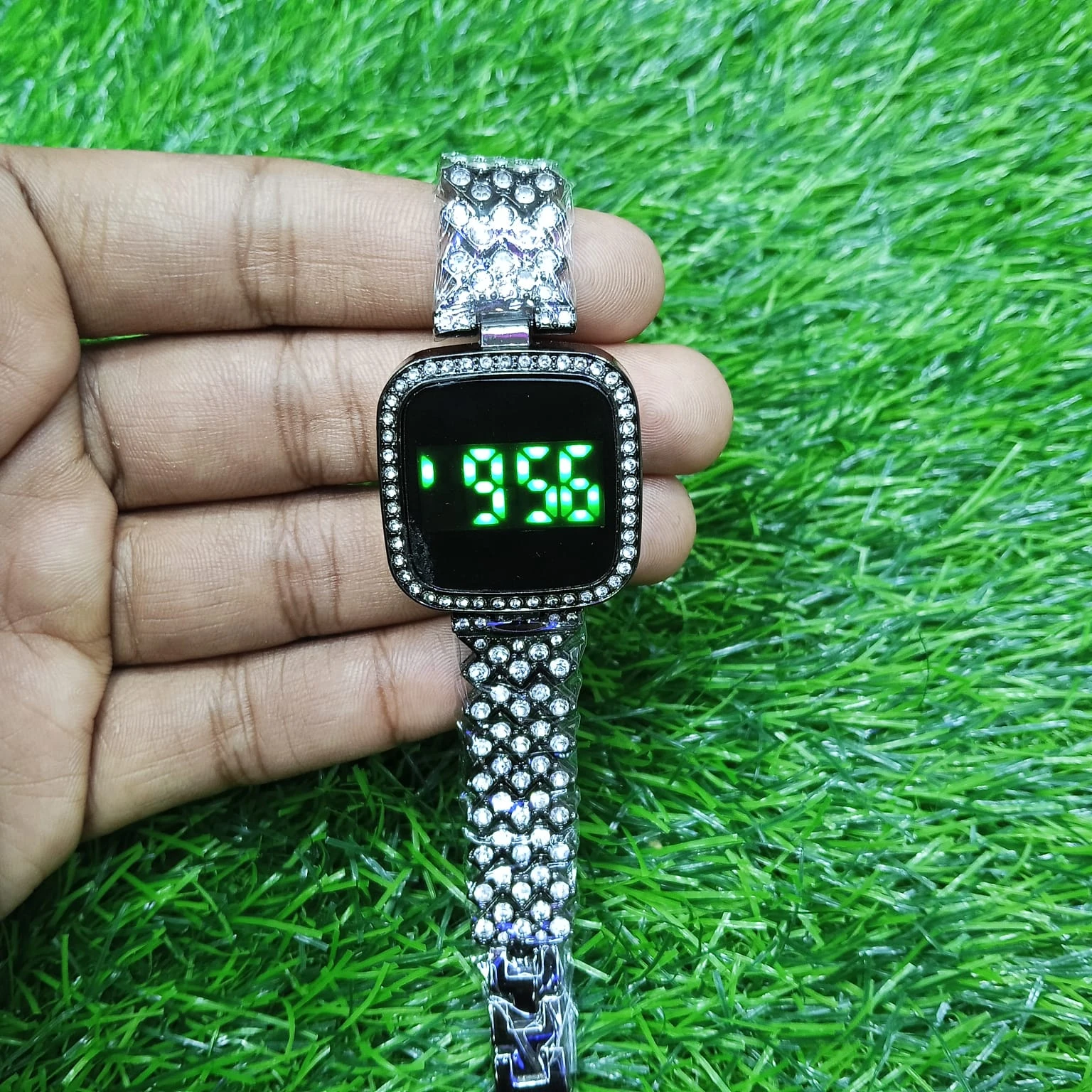 New Trend Fashion Steel Chain Diamond Women Watch Full Diamond Touch Screen LED Water Diamond Bracelet Watch (black)