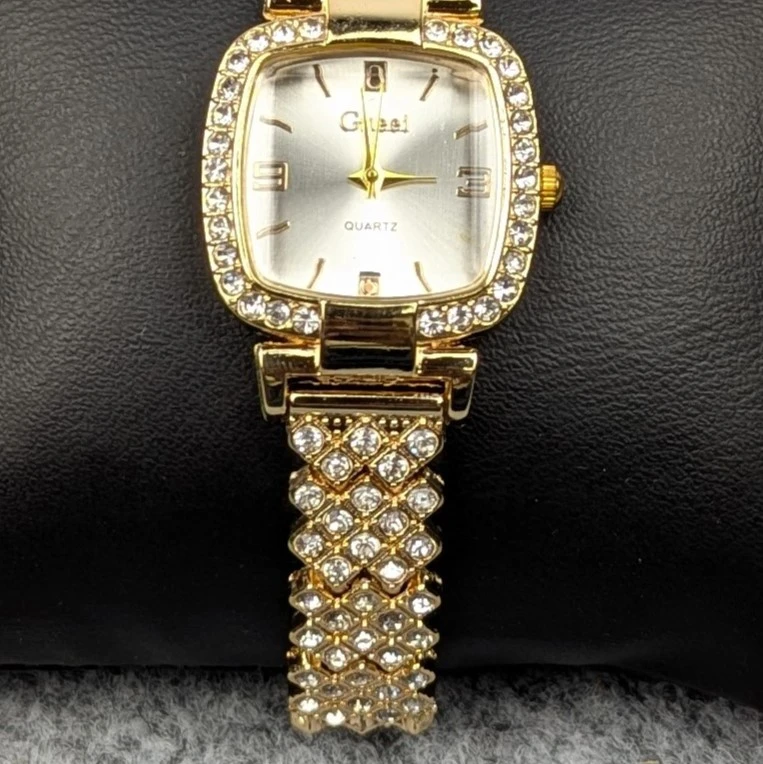 Luxury Golden Stone Studded Ladies Quartz Watch – Stylish & Elegant Design (White Dial)