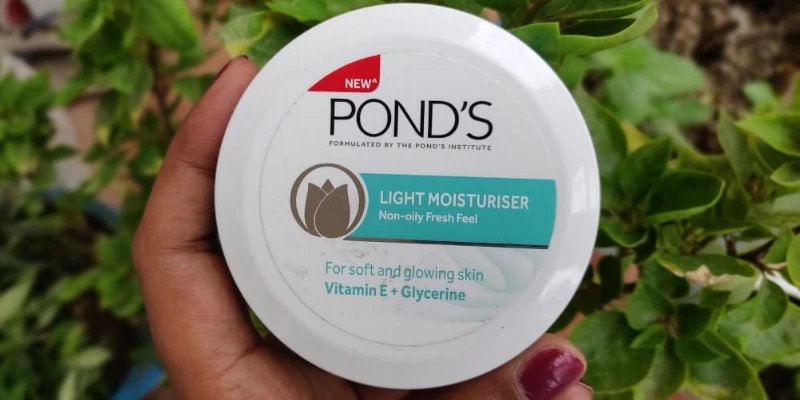 POND'S Light Moisturiser 50ml Non-Oily Fresh Feel For Soft Glowing Skin With Vitamin E & Glycerin