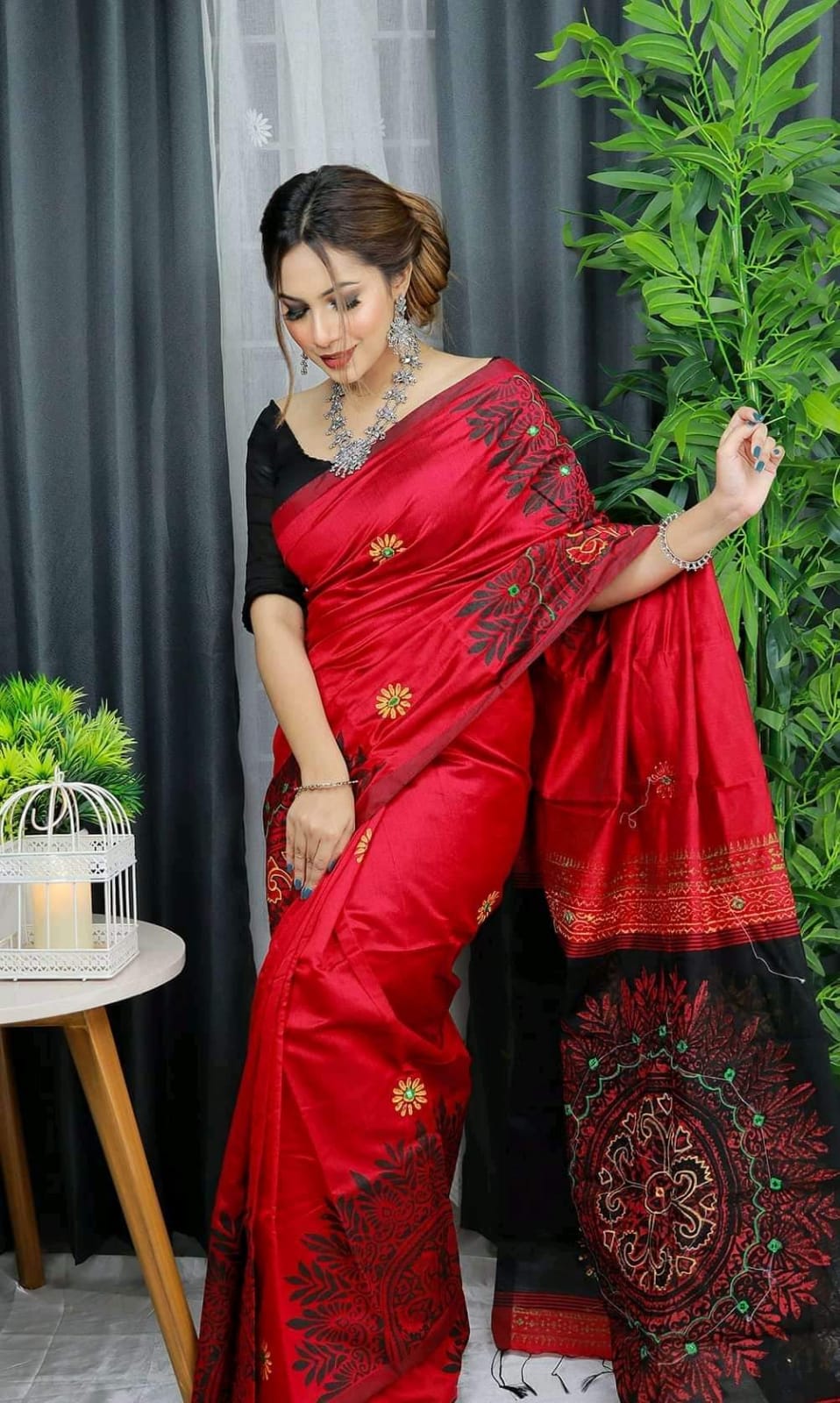 ধুপিয়ান সিল্ক শাড়ি