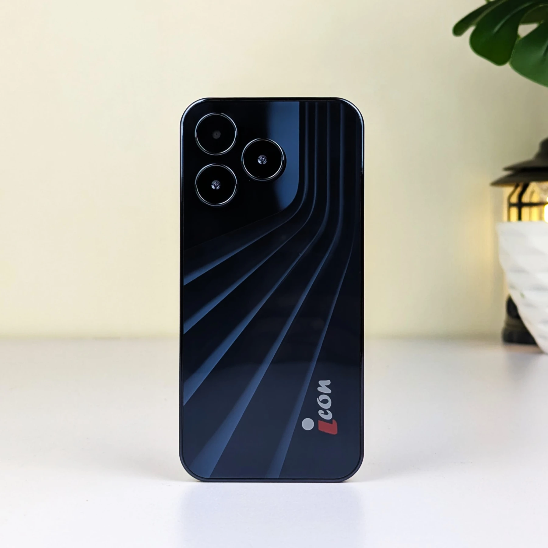 Icon i909 Dual Sim Mobile 3.5 Inch Display 3500 Mah Battery