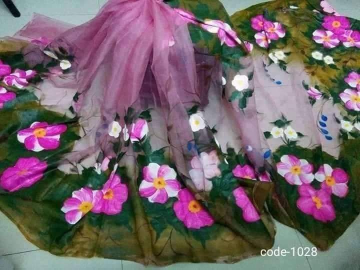 হাফসিল্ক শাড়ীতে হ্যান্ডপ্রিন্ট তুলির কাজ করা