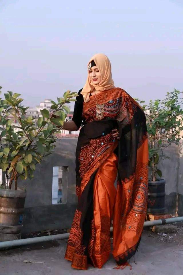 ধুপিয়ান সিল্ক শাড়ি