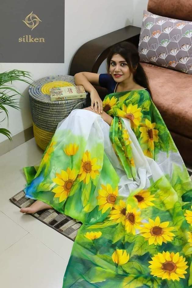 হাফসিল্ক শাড়ীতে হ্যান্ডপ্রিন্ট তুলির কাজ করা