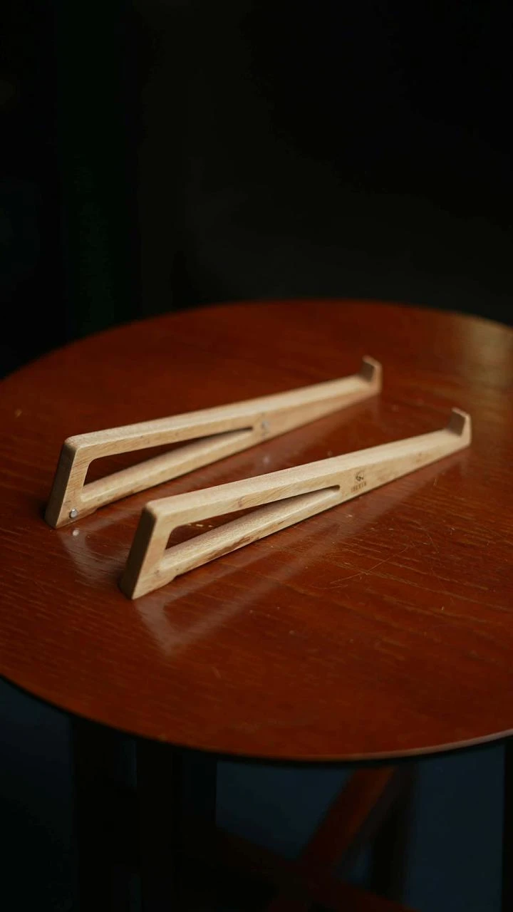 Unique magnetic laptop stand