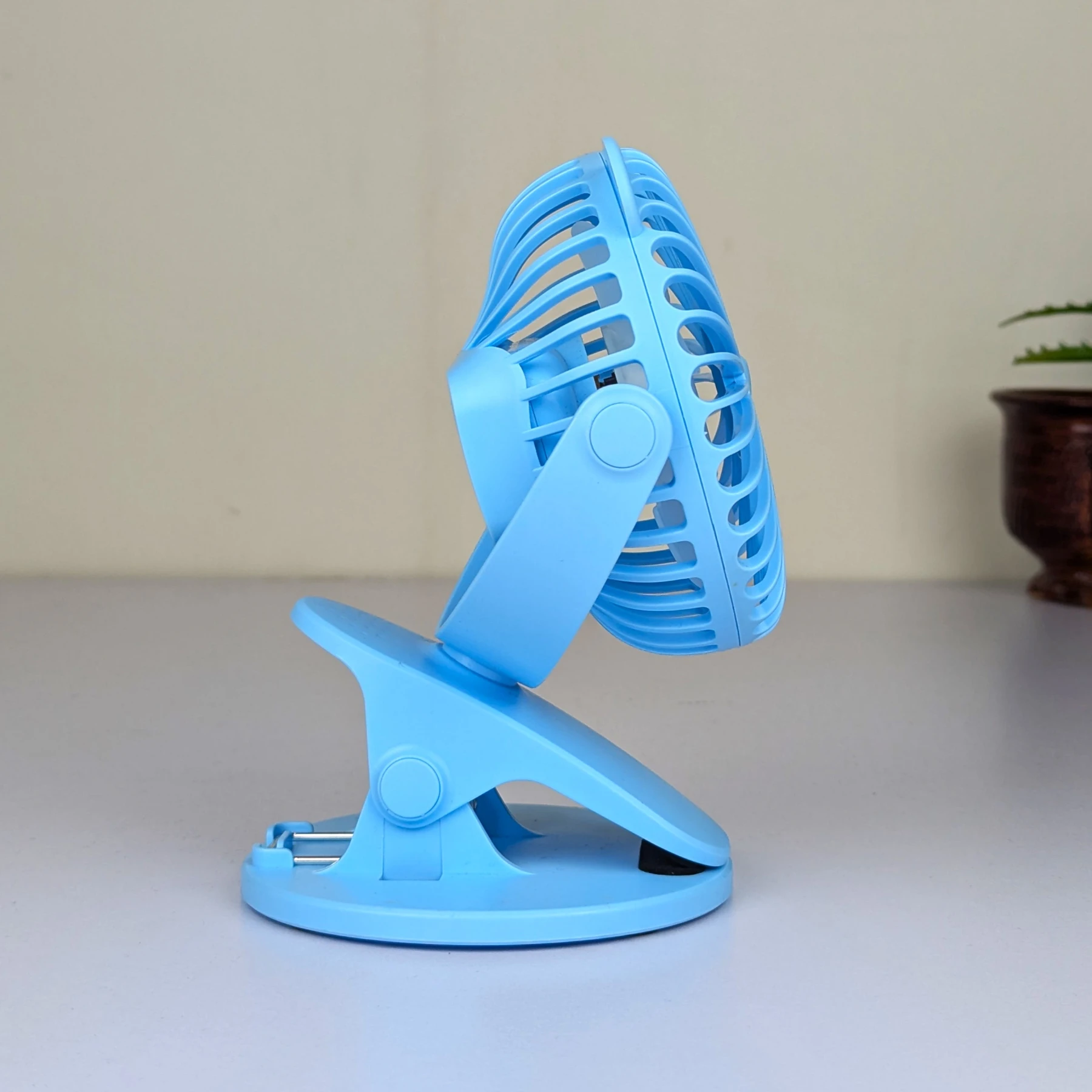 USB Table Fan Mini Wind Power Handheld Clip Fan Desktop Convenient Portable Student Cute Small Cooling Ventilador 360 Rotation