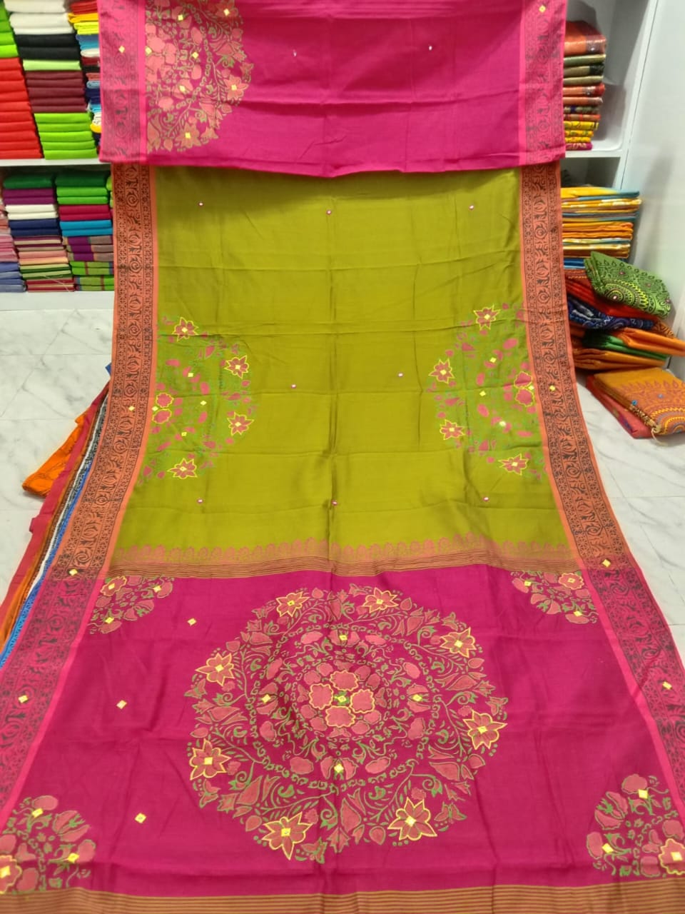 এমব্রয়ডাড়ী ধুপিয়ানসিল্ক শাড়ী