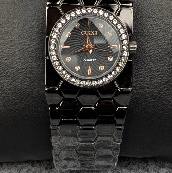 Stylish Black Ladies Quartz Watch with Crystal Bezel – Premium Bracelet Design