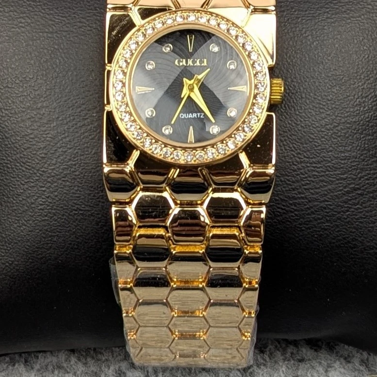 Elegant Golden Ladies Quartz Watch with Crystal Bezel – Premium Bracelet Design (Black Dial)