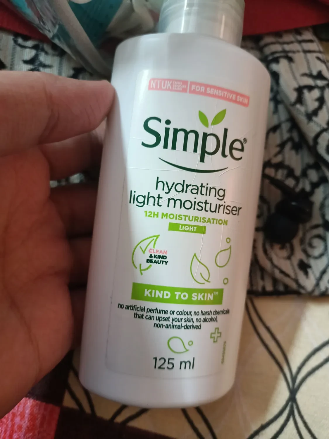 Simple Face Moisturiser - Simple Kind To Skin Hydrating Light Moisturiser 125ml