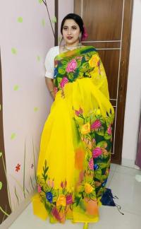 হাফসিল্ক শাড়ীতে হ্যান্ডপ্রিন্ট তুলির কাজ করা